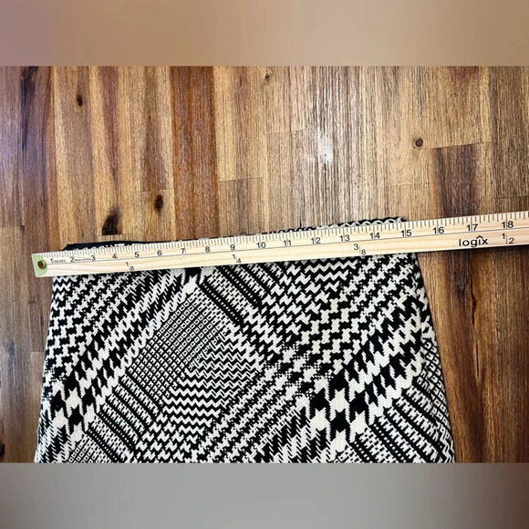 Kenneth Cole Black & Cream Houndstooth Wool Blend Pencil Skirt lace hem Size 8P - Picture 7 of 8